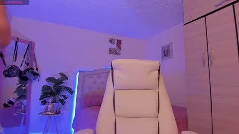 Snapshot of naath_ chatting on January 7, 2025, 2:20 am anny online show from January 7, 2025, 2:20 am