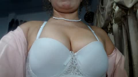 Snapshot of nadia_abaud chatting on July 10, 2026, 2:27 am Nadia online show from July 10, 2026, 2:27 am