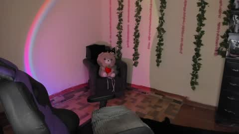 naeniademont online show from May 25, 2026, 1:50 pm