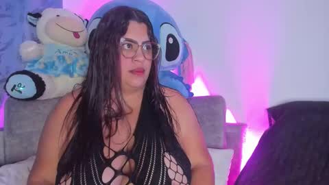 nahiaa233 online show from September 11, 2025, 10:04 am