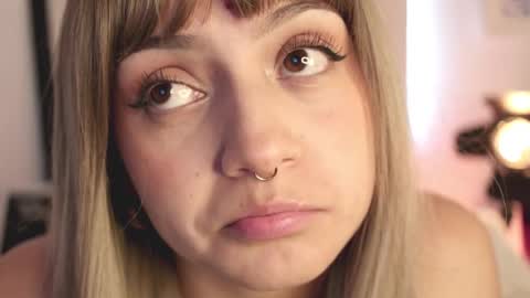 Nahia INDEPENDENT MODEL P online show from February 18, 2025, 3:21 pm