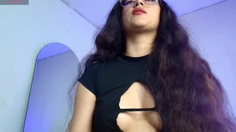 valeria online show from April 6, 2026, 7:37 pm