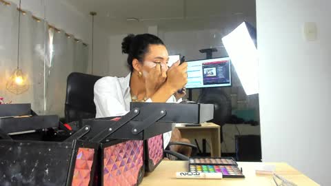 Nahomy Whitte online show from April 10, 2026, 12:32 pm