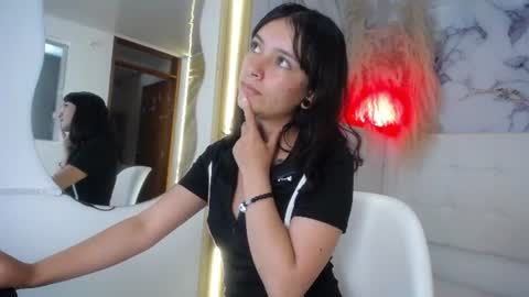 nahomy_paris online show from July 24, 2026, 12:58 pm