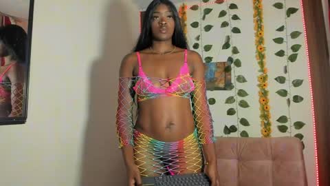 Nahomy  online show from May 21, 2026, 9:33 pm