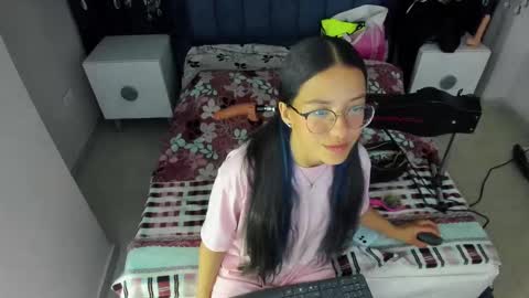 nai_blue online show from October 1, 2025, 2:39 am