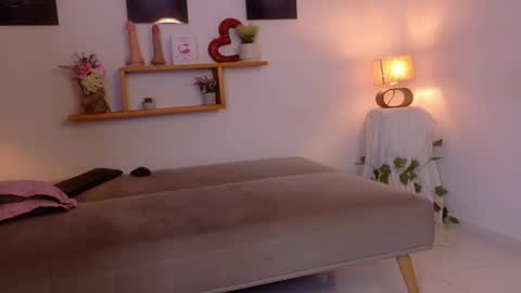nairagold_ online show from May 15, 2026, 11:12 pm
