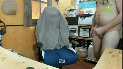 Snapshot of nakedluke chatting on February 18, 2025, 11:41 pm Luke online show from February 18, 2025, 11:41 pm