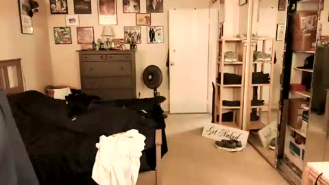 nakedmonkey online show from July 28, 2026, 1:23 am