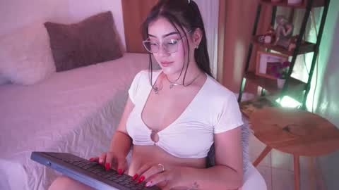 Nalia Adams online show from October 7, 2025, 3:20 pm