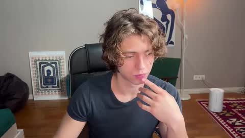 Snapshot of namiraaxel chatting on January 23, 2025, 7:40 pm Georges online show from January 23, 2025, 7:40 pm