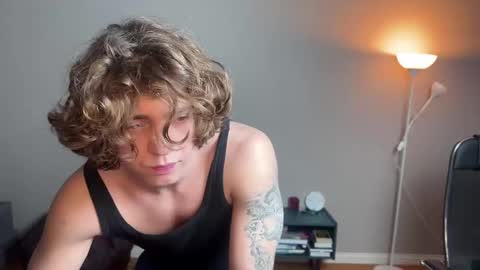 Snapshot of namiraaxel chatting on March 7, 2025, 8:33 pm Georges online show from March 7, 2025, 8:33 pm