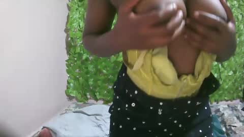 Snapshot of nana2095 chatting on March 5, 2025, 12:16 am nana2095 online show from March 5, 2025, 12:16 am