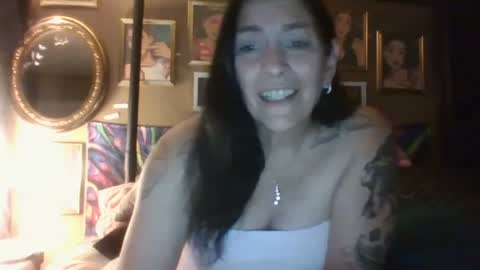 jasminej online show from June 13, 2026, 4:32 am