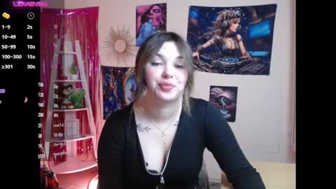 Naomy online show from December 18, 2024, 1:45 pm