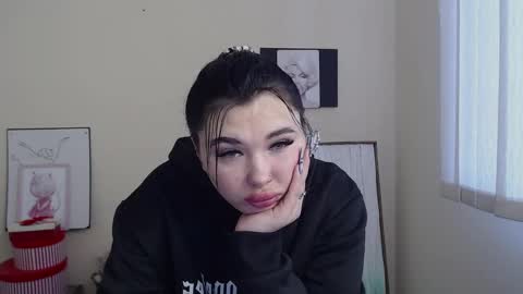 Naomy online show from February 5, 2025, 1:54 pm