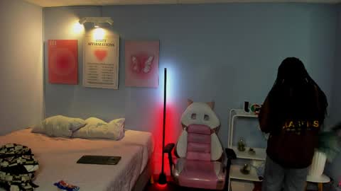 Naomi online show from April 3, 2026, 12:47 pm