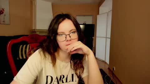 Snapshot of naomi_di chatting on June 13, 2026, 5:27 am naomi_di online show from June 13, 2026, 5:27 am