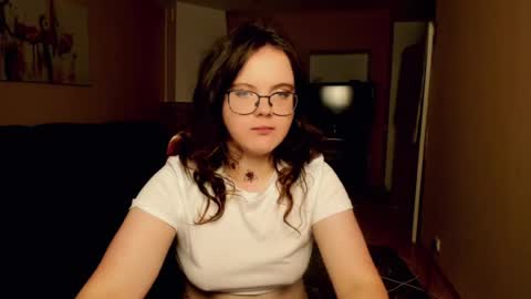 Snapshot of naomi_di chatting on July 8, 2026, 8:24 pm naomi_di online show from July 8, 2026, 8:24 pm