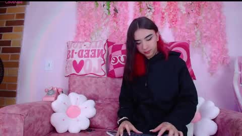 naomi_femme online show from May 18, 2026, 10:32 am