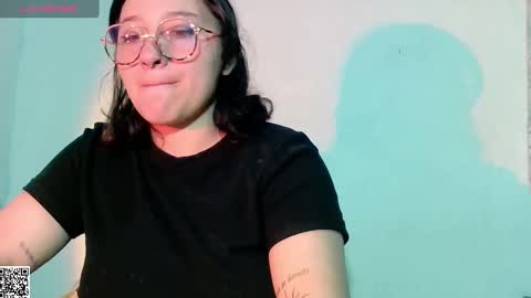 Snapshot of naomi_moon3 chatting on February 14, 2025, 4:15 am Naomi online show from February 14, 2025, 4:15 am