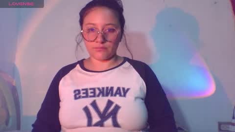 Snapshot of naomi_moon3 chatting on March 5, 2025, 12:27 am Naomi online show from March 5, 2025, 12:27 am