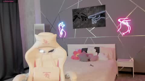 Snapshot of naomi_reiss chatting on June 9, 2026, 2:56 am naomi_reiss online show from June 9, 2026, 2:56 am