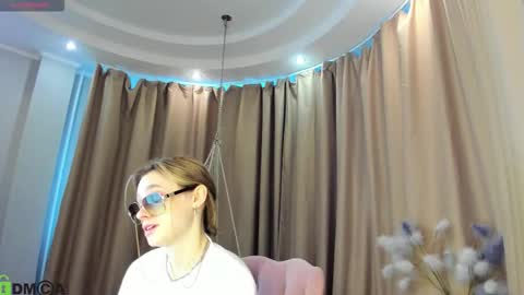 Snapshot of naomi_rias chatting on September 30, 2025, 1:32 am Naomi online show from September 30, 2025, 1:32 am