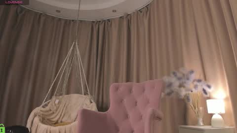 Snapshot of naomi_rias chatting on October 14, 2025, 12:33 am Naomi online show from October 14, 2025, 12:33 am