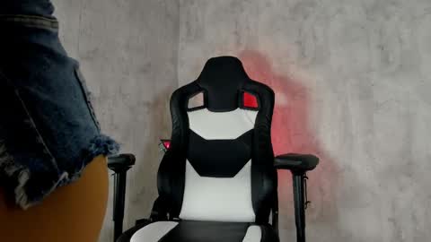 Heidy  online show from April 26, 2026, 6:22 am