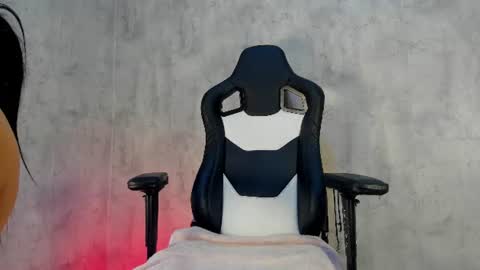 Snapshot of naomibrinks1 chatting on June 14, 2026, 2:24 am Heidy online show from June 14, 2026, 2:24 am