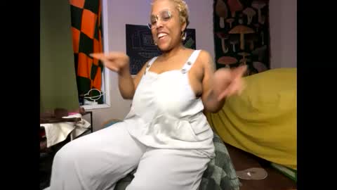 Naomigiirl6 online show from January 24, 2025, 6:35 pm