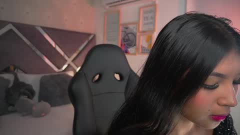 Snapshot of naomigray__ chatting on June 4, 2026, 7:09 pm Naomi-Gray online show from June 4, 2026, 7:09 pm
