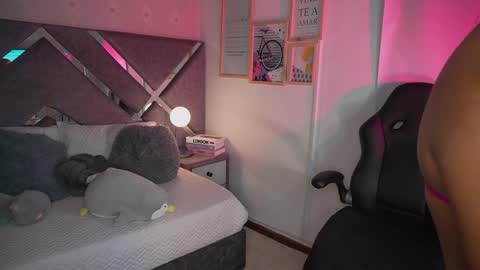 Snapshot of naomigray__ chatting on June 8, 2026, 8:42 pm Naomi-Gray online show from June 8, 2026, 8:42 pm