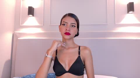 Snapshot of naomiklarc chatting on December 21, 2024, 12:59 pm Naomi Klarc online show from December 21, 2024, 12:59 pm