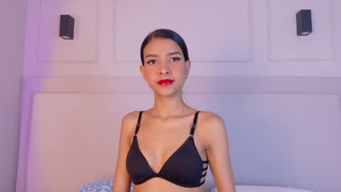 Snapshot of naomiklarc chatting on January 3, 2025, 12:52 pm Naomi Klarc online show from January 3, 2025, 12:52 pm