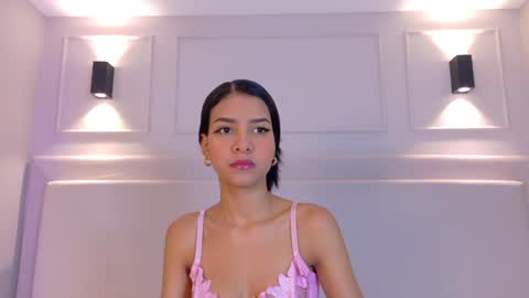 Snapshot of naomiklarc chatting on January 16, 2025, 11:15 am Naomi Klarc online show from January 16, 2025, 11:15 am