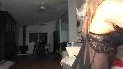 naomirhoades online show from March 8, 2025, 3:02 pm