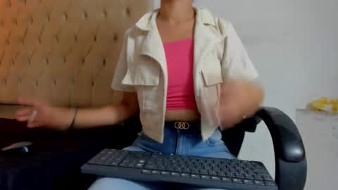 Snapshot of naomis_35 chatting on February 4, 2026, 7:31 pm naomis_35 online show from February 4, 2026, 7:31 pm