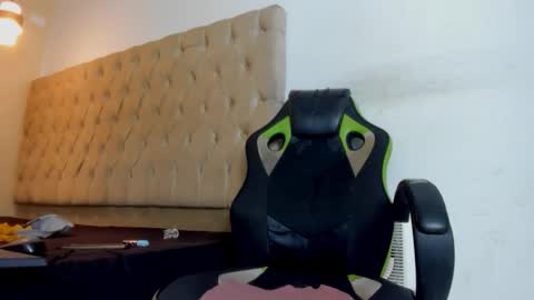 Snapshot of naomis_35 chatting on February 6, 2026, 8:12 pm naomis_35 online show from February 6, 2026, 8:12 pm