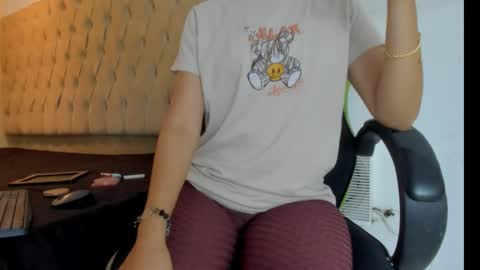 Snapshot of naomis_35 chatting on February 10, 2026, 8:13 pm naomis_35 online show from February 10, 2026, 8:13 pm