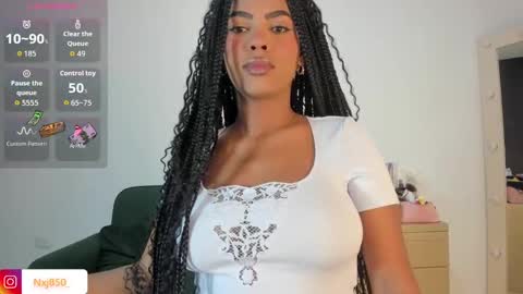 Snapshot of naomixjones1 chatting on October 2, 2025, 3:02 am Naomi     online show from October 2, 2025, 3:02 am