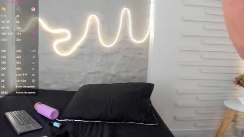 Snapshot of naomy_gyal chatting on November 8, 2025, 7:01 pm I am Naomy online show from November 8, 2025, 7:01 pm