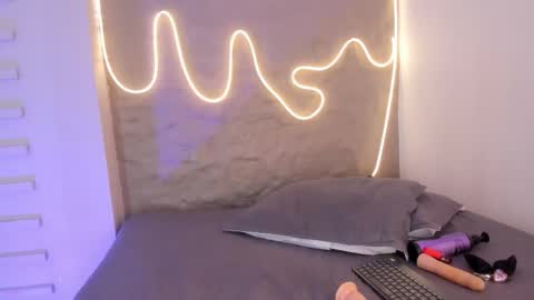 Snapshot of naomy_gyal chatting on November 18, 2025, 7:40 pm I am Naomy online show from November 18, 2025, 7:40 pm