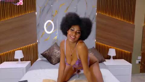Snapshot of nastybrunette_ chatting on November 12, 2025, 5:52 am Julieth online show from November 12, 2025, 5:52 am