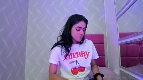 Snapshot of natalia_aguirre chatting on January 22, 2025, 12:27 pm Naty  online show from January 22, 2025, 12:27 pm