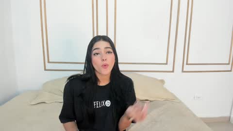 Snapshot of natalia_aguirre chatting on January 25, 2025, 12:26 pm Naty  online show from January 25, 2025, 12:26 pm
