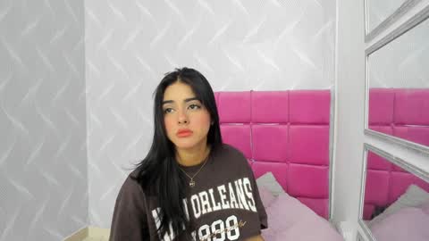 Snapshot of natalia_aguirre chatting on February 2, 2025, 12:46 pm Naty  online show from February 2, 2025, 12:46 pm