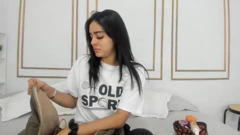 Snapshot of natalia_aguirre chatting on February 17, 2025, 12:16 pm Naty  online show from February 17, 2025, 12:16 pm