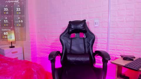 Snapshot of natalia_kiss01 chatting on May 20, 2026, 12:22 pm Natalia Kiss online show from May 20, 2026, 12:22 pm